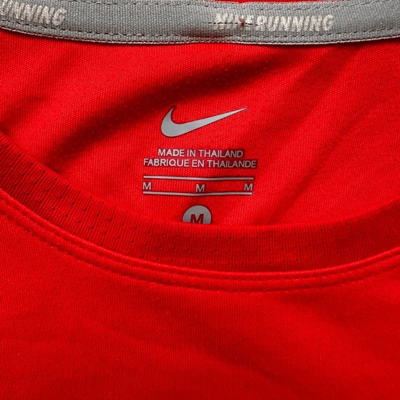 Nike Miller Women’s Long Sleeve Running Red Top Size Medium - Picture 10 of 14